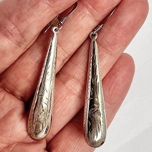 Chic Silver Teardrop Earrings